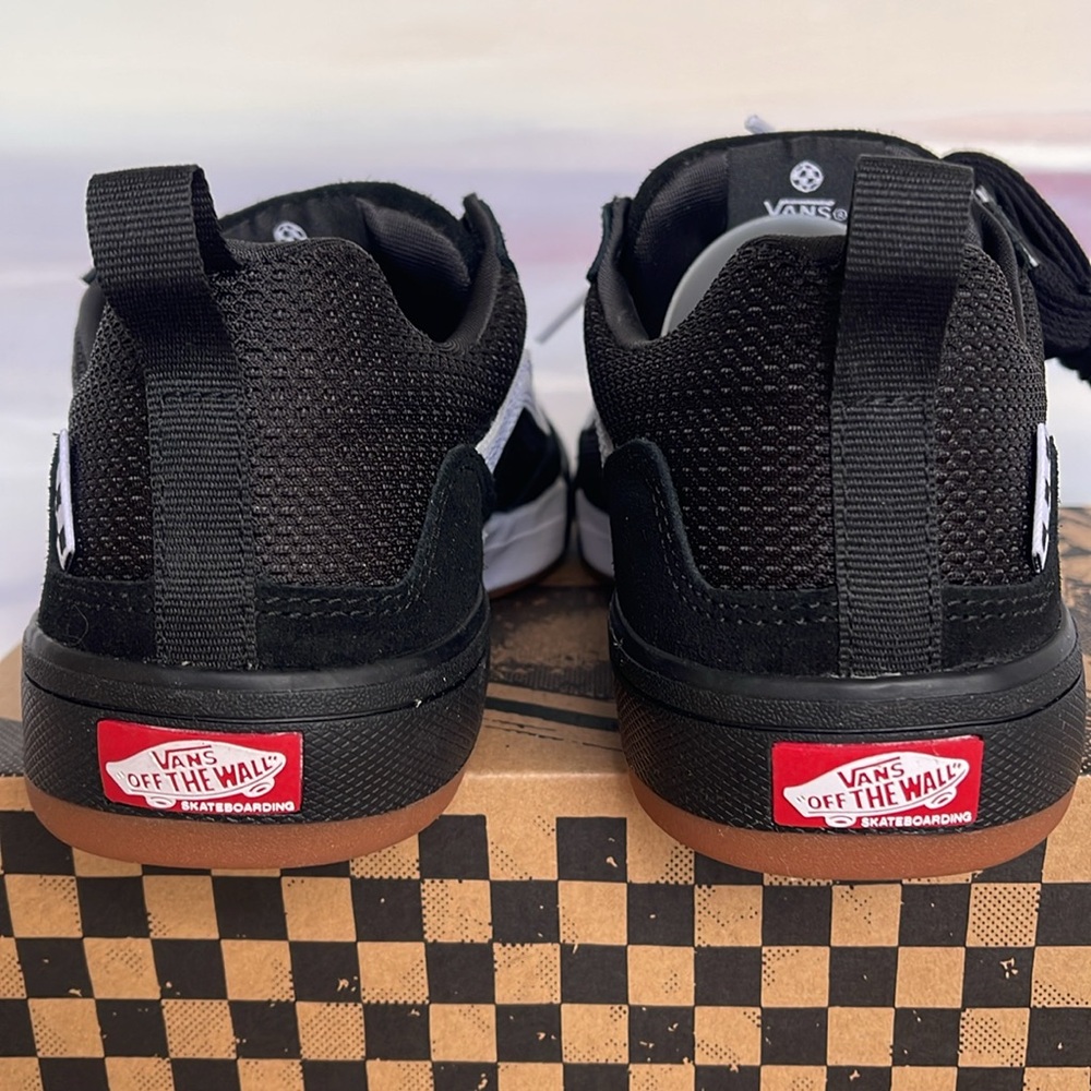 Vans WMNS Zahba
Black/White
VN0007QQBA2
Sneakers - Picture 13 of 16